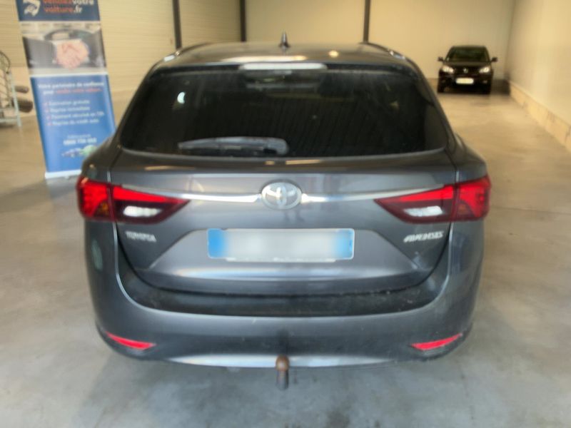 Toyota Avensis 2.0 D-4D Executive 2015 – снимка 7