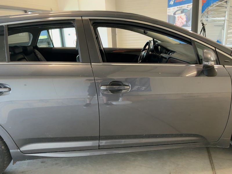 Toyota Avensis 2.0 D-4D Executive 2015 – снимка 10