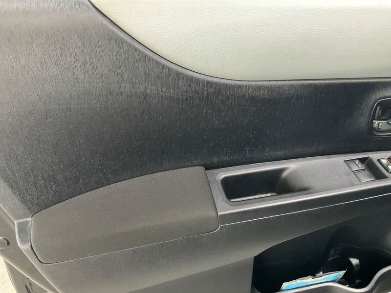 Toyota Yaris 1.5 Hybrid Life 2012 – снимка 27