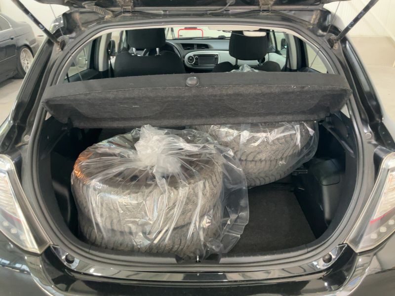 Toyota Yaris 1.5 Hybrid Life 2012 – снимка 16
