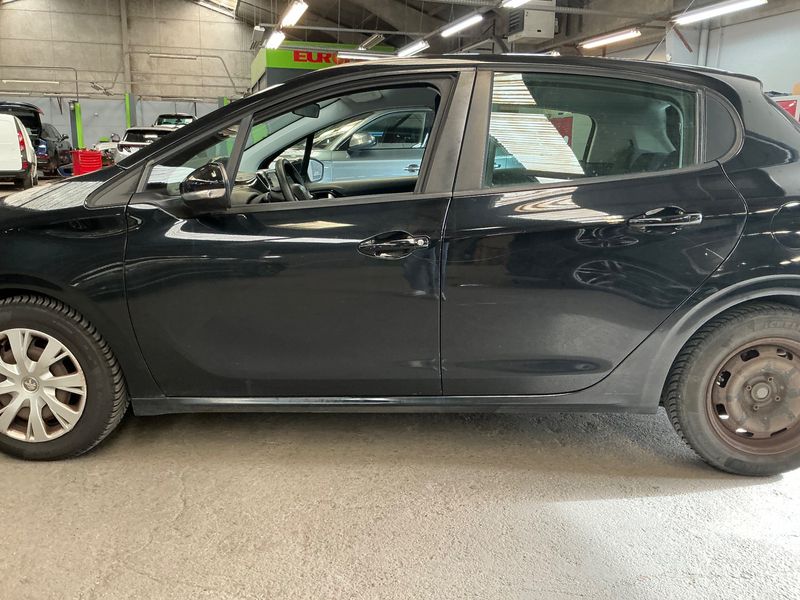 Peugeot 208 1.6 Blue-HDi Active Auto Ecole 2016 – снимка 4