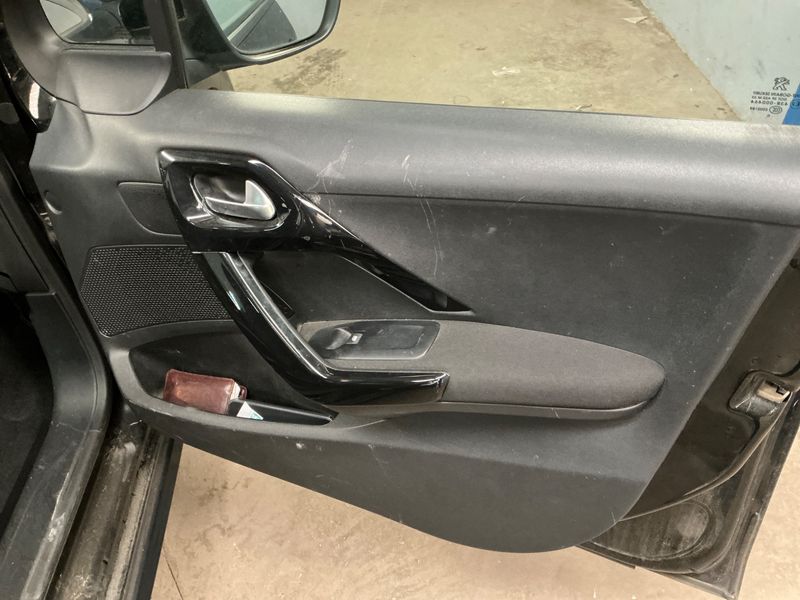 Peugeot 208 1.6 Blue-HDi Active Auto Ecole 2016 – снимка 34