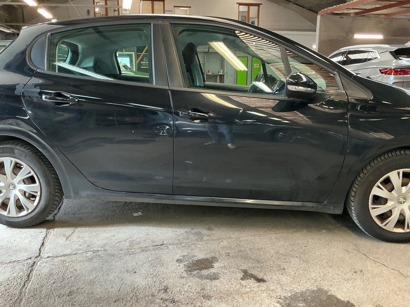 Peugeot 208 1.6 Blue-HDi Active Auto Ecole 2016 – снимка 10