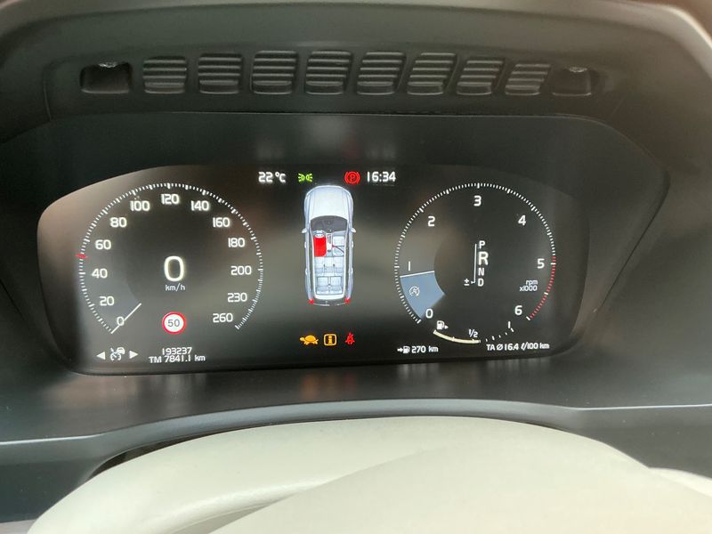 Volvo XC90 2.0 D5 Momentum AWD 2018 – снимка 18