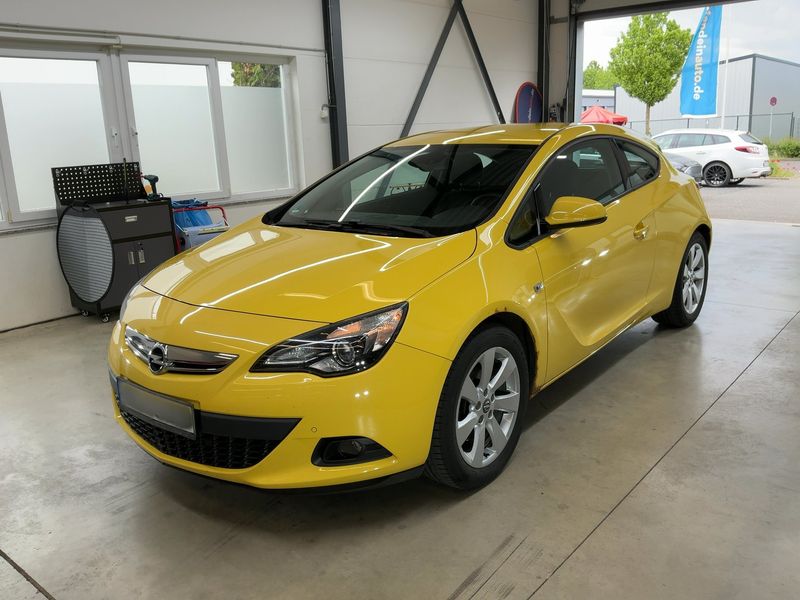 Opel Astra GTC 1.6 Turbo Edition 2011 – снимка 1