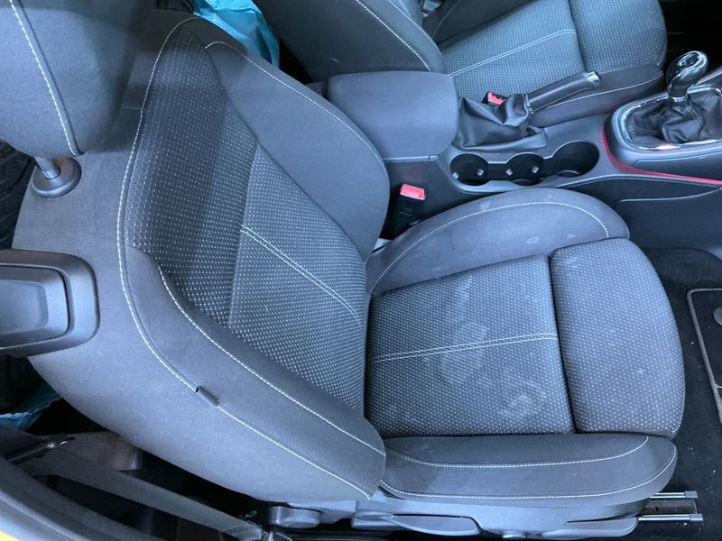 Opel Astra GTC 1.6 Turbo Edition 2011 – снимка 36
