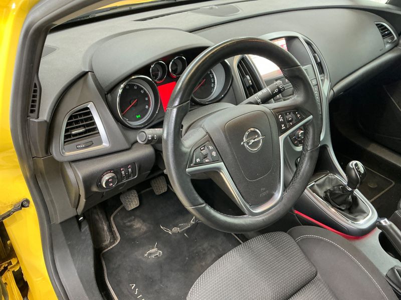 Opel Astra GTC 1.6 Turbo Edition 2011 – снимка 34