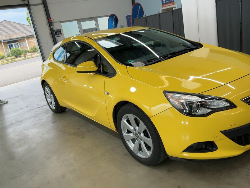 Opel Astra GTC 1.6 Turbo Edition 2011 – снимка 12