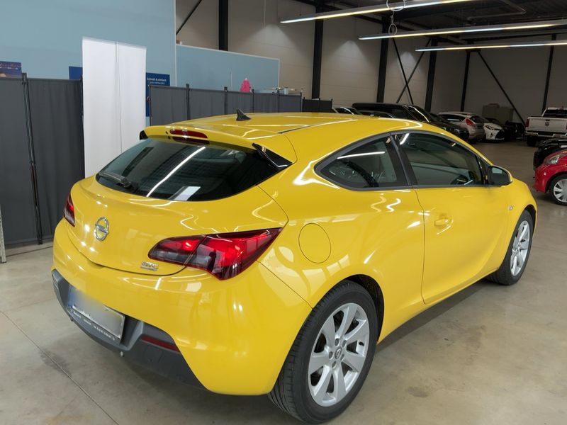 Opel Astra GTC 1.6 Turbo Edition 2011 – снимка 8