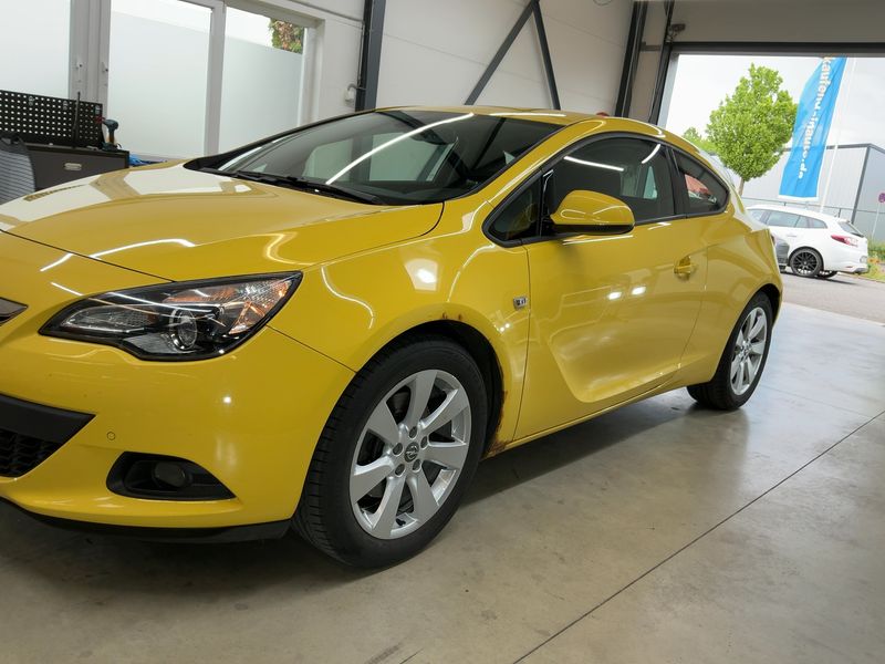 Opel Astra GTC 1.6 Turbo Edition 2011 – снимка 2
