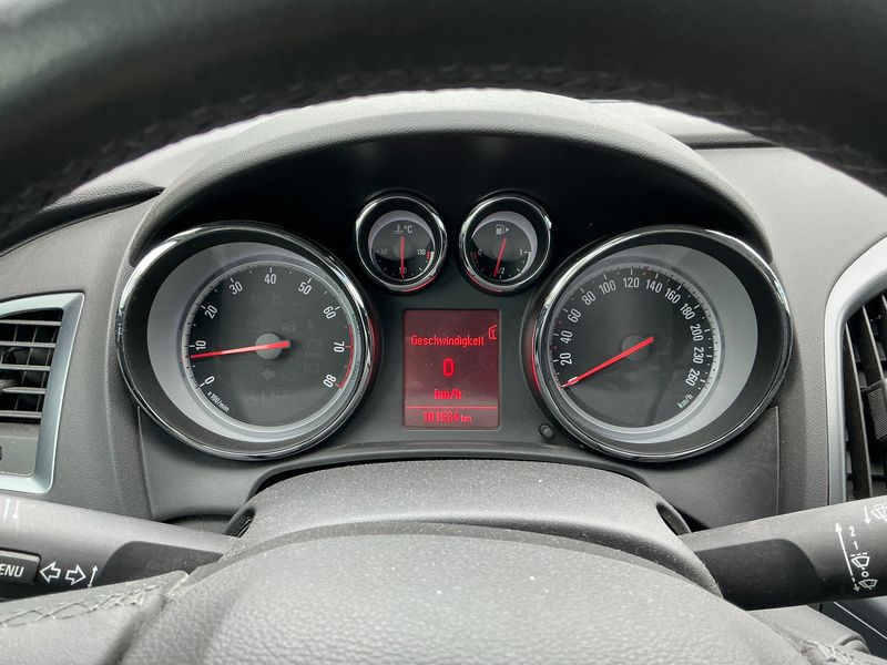 Opel Astra GTC 1.6 Turbo Edition 2011 – снимка 19