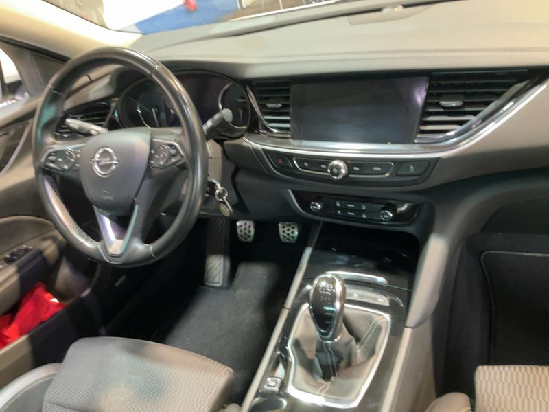 Opel Insignia Grand Sport 2.0 CDTI Dynamic 2019 – снимка 17