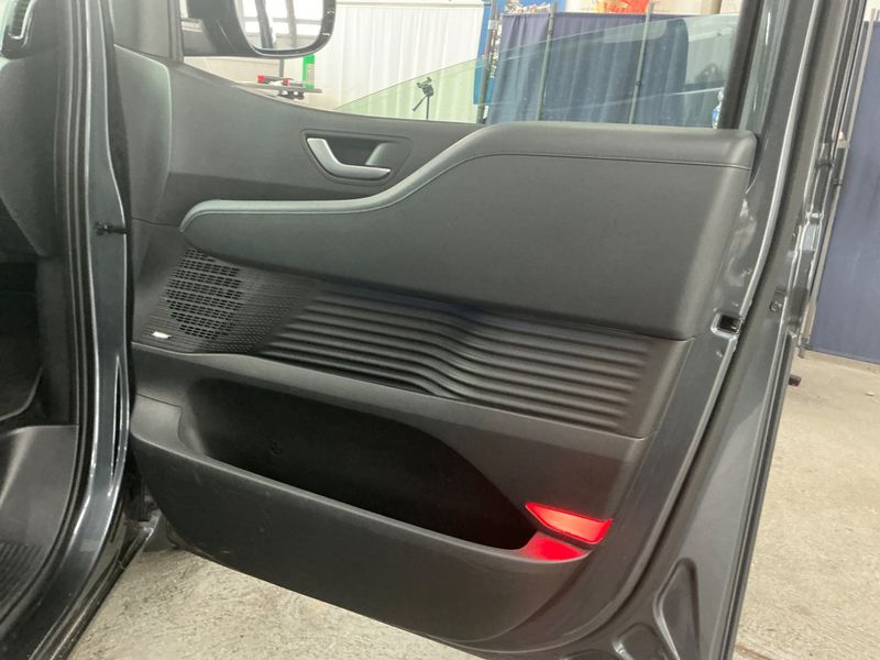 Hyundai Staria 2.2 CRDi Signature 4WD 2021 – снимка 32