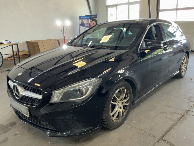Mercedes-Benz CLA-Klasse CLA 220 Shooting Brake Urban 2015 – снимка 1