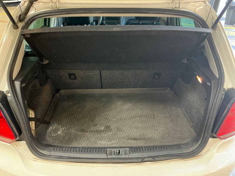 Volkswagen Polo 1.6 TDI Sportline 2011 – снимка 15