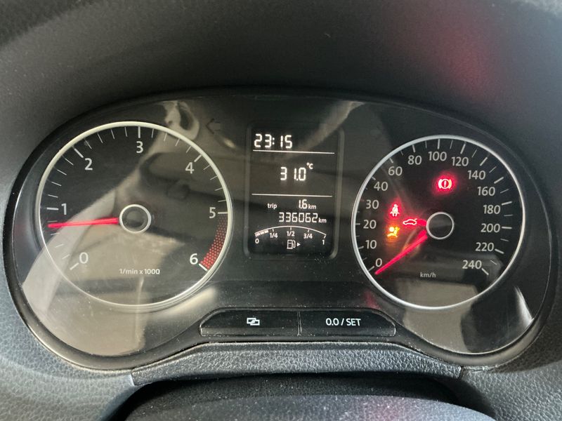 Volkswagen Polo 1.6 TDI Sportline 2011 – снимка 4