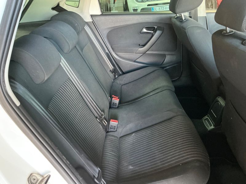 Volkswagen Polo 1.6 TDI Sportline 2011 – снимка 14