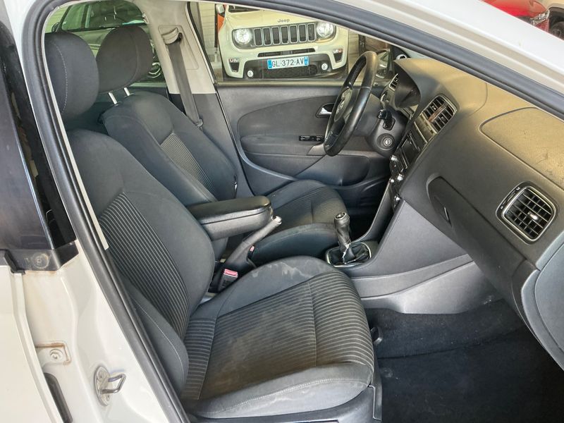Volkswagen Polo 1.6 TDI Sportline 2011 – снимка 3