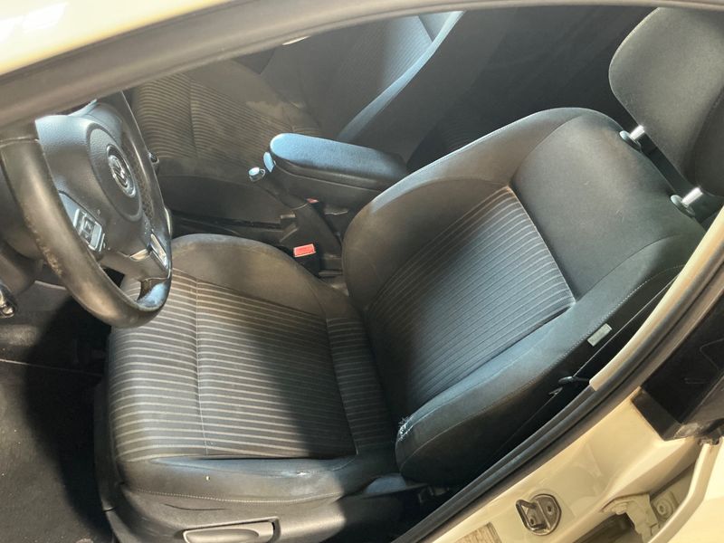 Volkswagen Polo 1.6 TDI Sportline 2011 – снимка 13