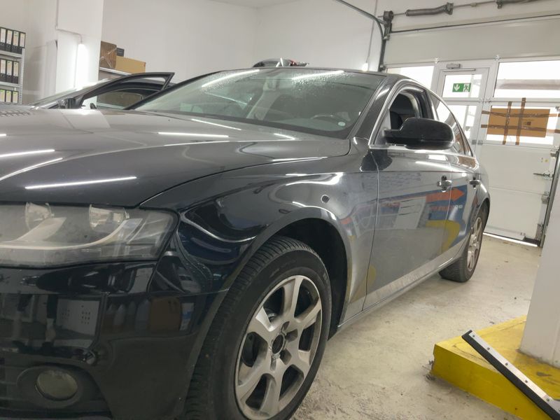 Audi A4 2.0 TDI Attraction 2010 – снимка 2