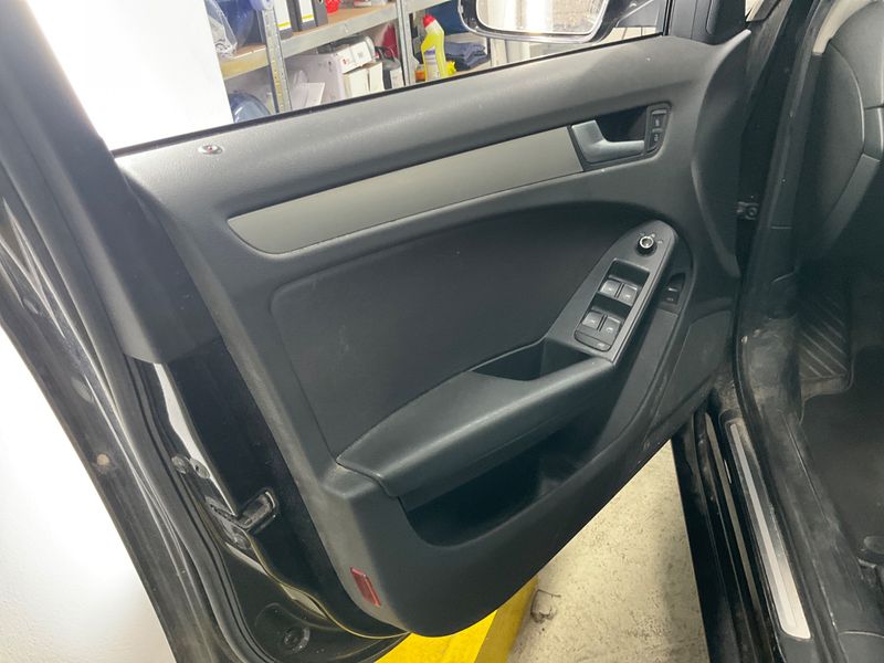 Audi A4 2.0 TDI Attraction 2010 – снимка 32