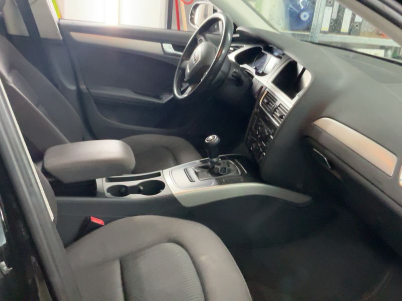 Audi A4 2.0 TDI Attraction 2010 – снимка 11