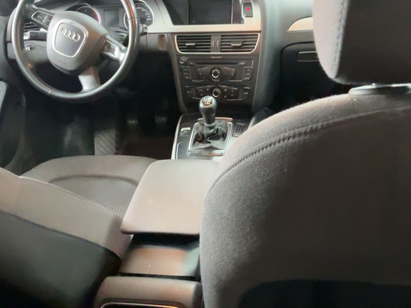 Audi A4 2.0 TDI Attraction 2010 – снимка 12