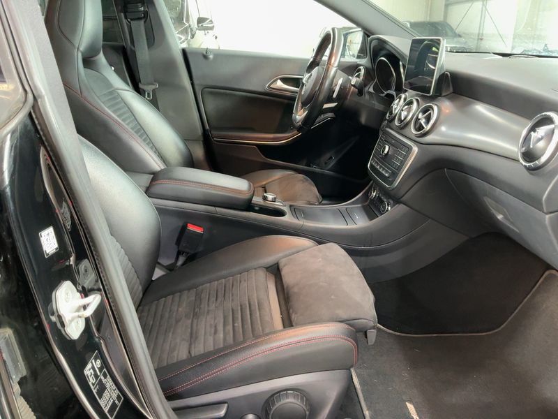 Mercedes-Benz CLA-Klasse CLA 250 Shooting Brake 4Matic AMG Line 2016 – снимка 17