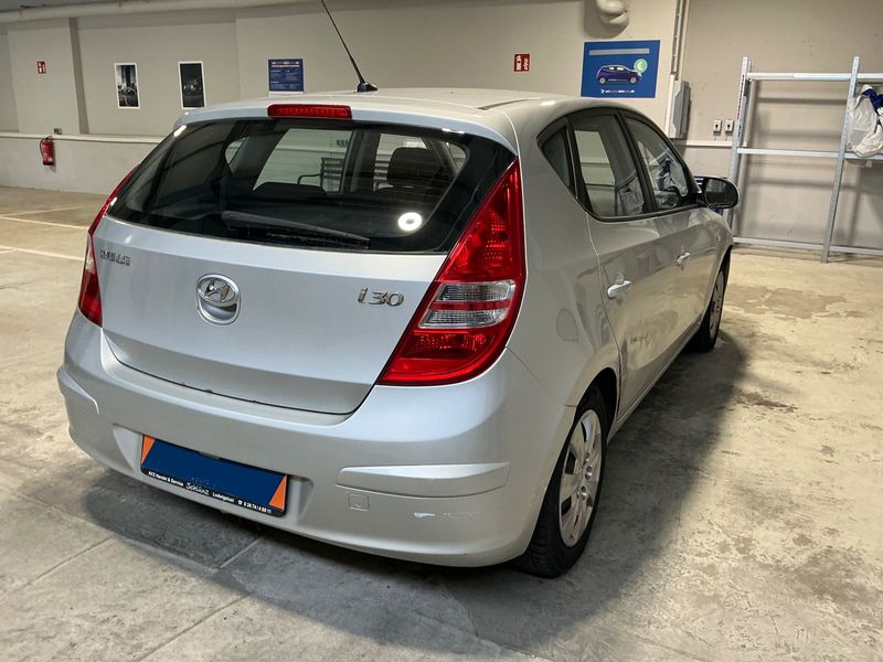 Hyundai i30 1.4 Comfort 2007 – снимка 2