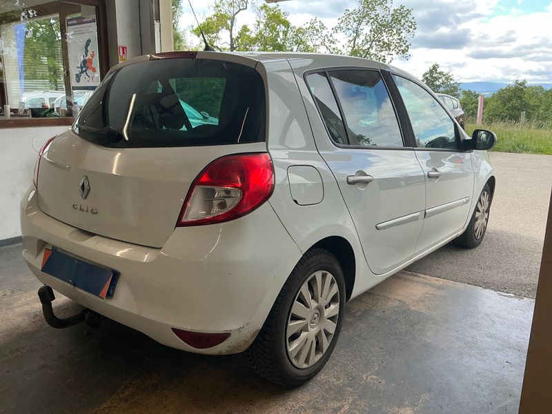 Renault Clio 1.5 dCi Dynamique 2010 – снимка 2