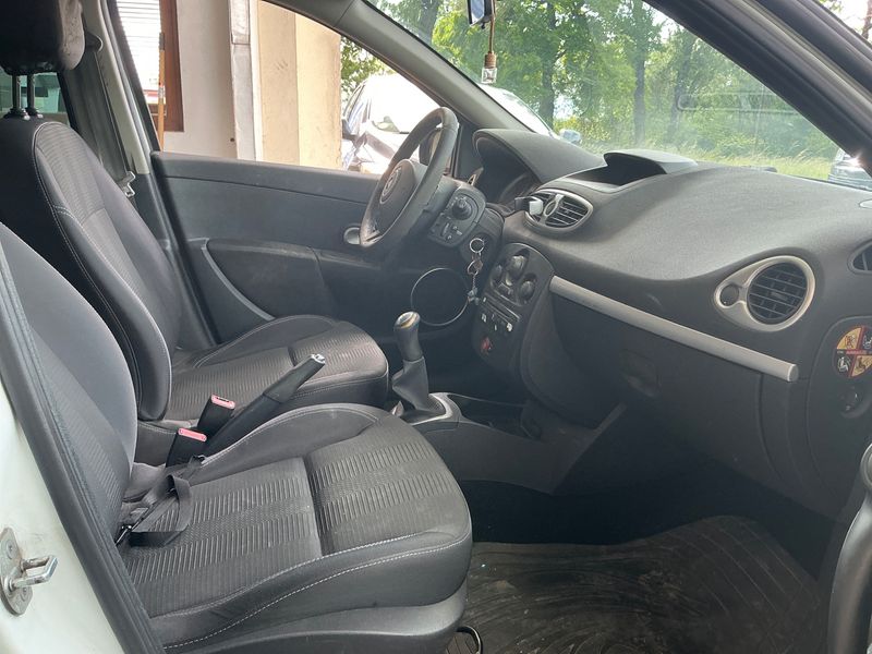 Renault Clio 1.5 dCi Dynamique 2010 – снимка 3