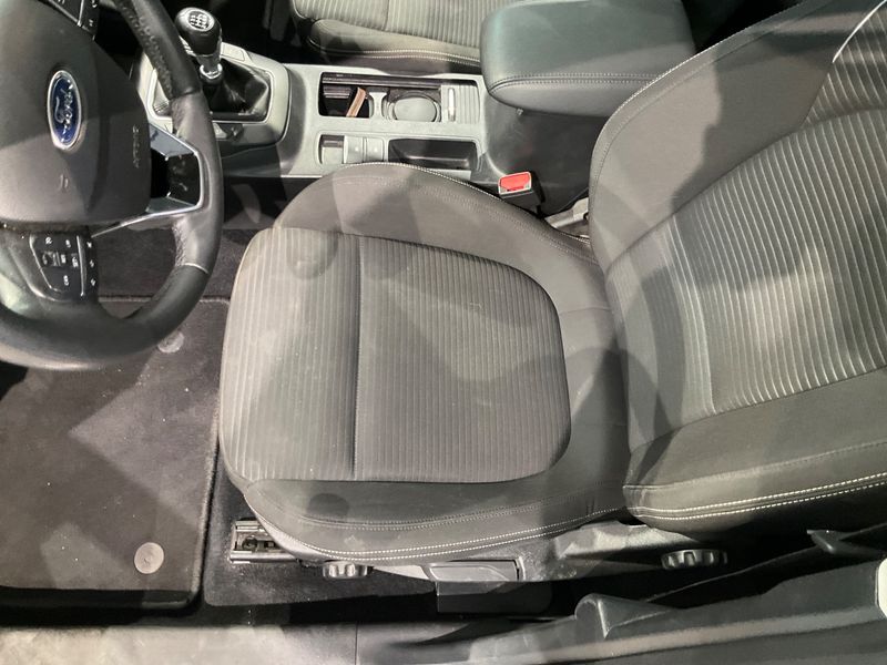 Ford Focus 1.0 EcoBoost Titanium 2020 – снимка 32