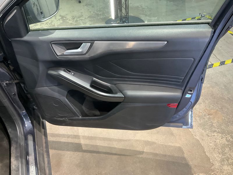 Ford Focus 1.0 EcoBoost Titanium 2020 – снимка 24