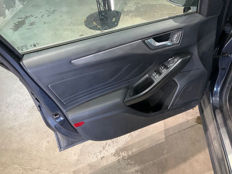 Ford Focus 1.0 EcoBoost Titanium 2020 – снимка 27