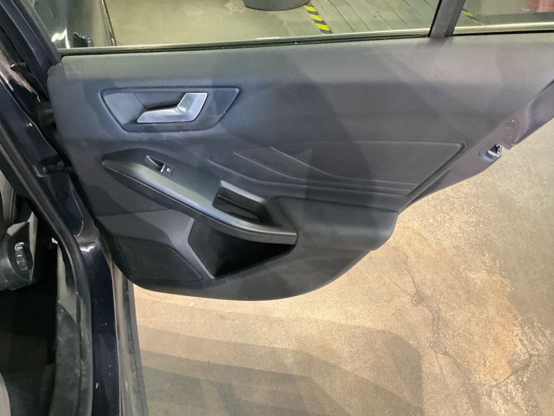 Ford Focus 1.0 EcoBoost Titanium 2020 – снимка 25