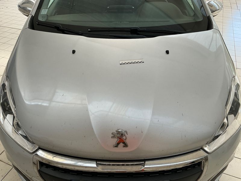 Peugeot 208 1.6 Blue-HDi Féline 2016 – снимка 23