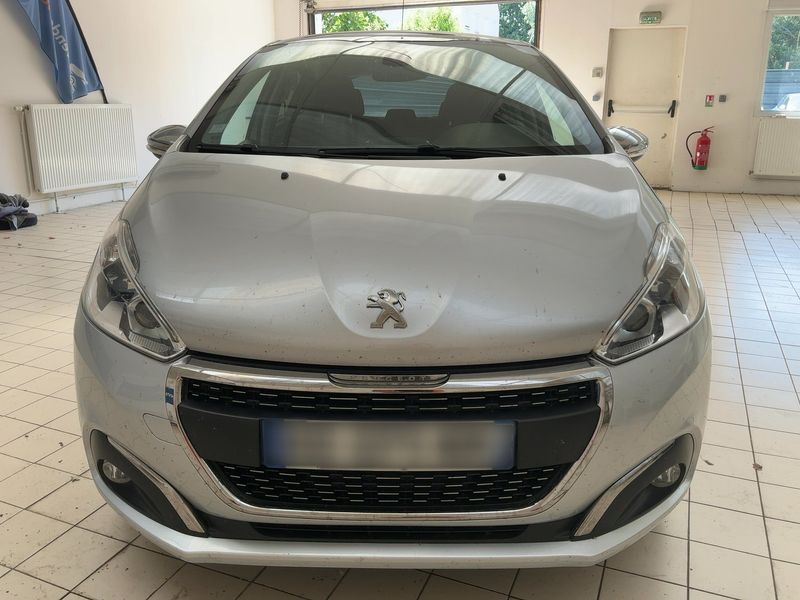 Peugeot 208 1.6 Blue-HDi Féline 2016 – снимка 14