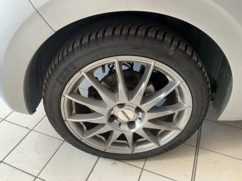 Peugeot 208 1.6 Blue-HDi Féline 2016 – снимка 9