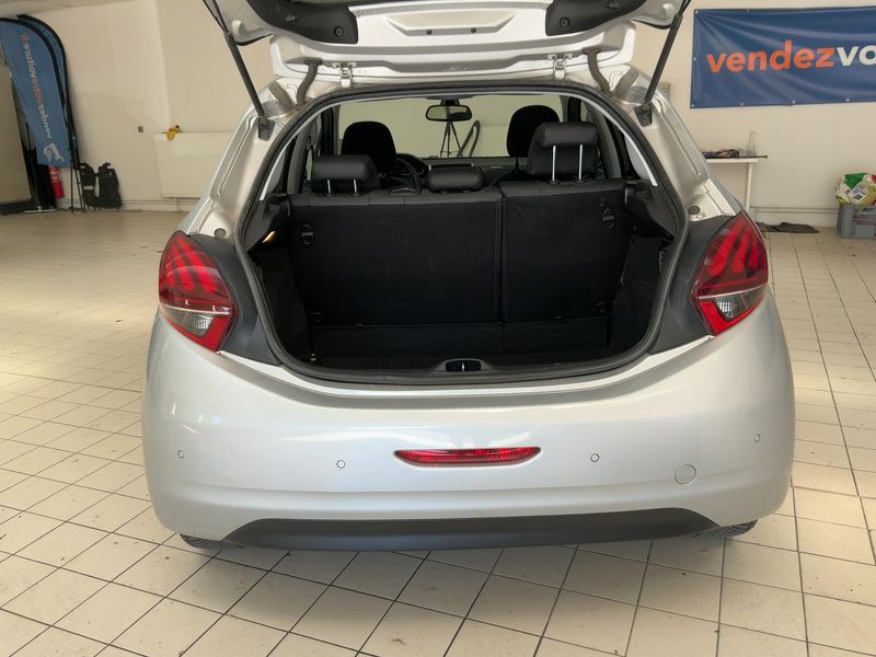 Peugeot 208 1.6 Blue-HDi Féline 2016 – снимка 15