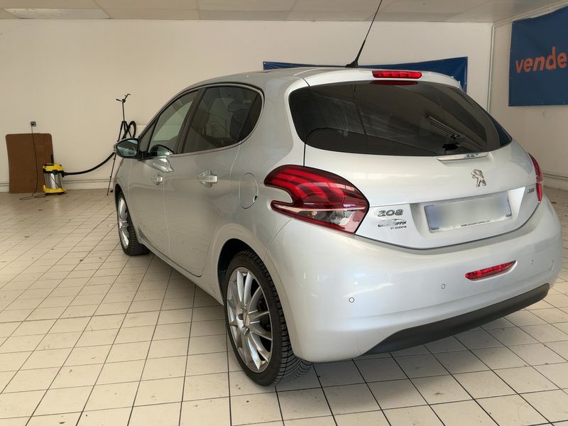 Peugeot 208 1.6 Blue-HDi Féline 2016 – снимка 6