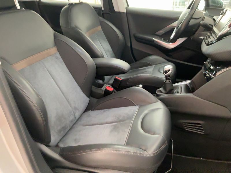 Peugeot 208 1.6 Blue-HDi Féline 2016 – снимка 16