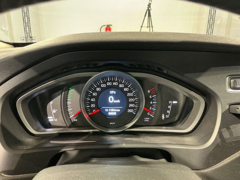 Volvo V40 1.5 Kinetic 2017 – снимка 18
