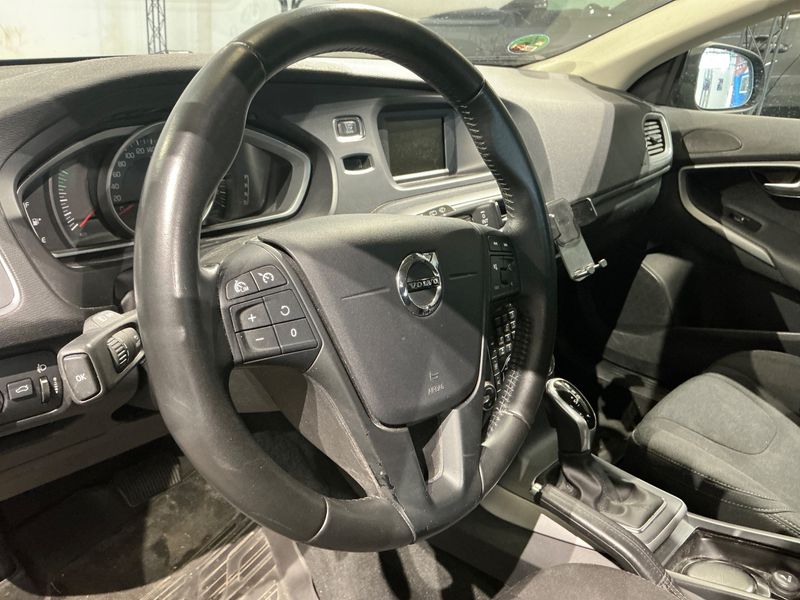 Volvo V40 1.5 Kinetic 2017 – снимка 29