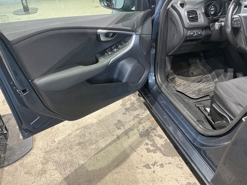 Volvo V40 1.5 Kinetic 2017 – снимка 22