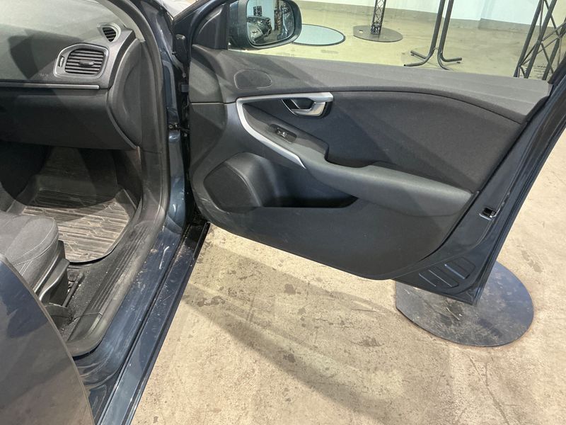 Volvo V40 1.5 Kinetic 2017 – снимка 23