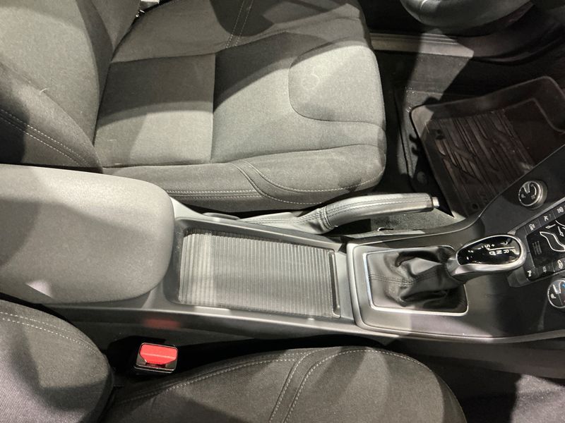 Volvo V40 1.5 Kinetic 2017 – снимка 26