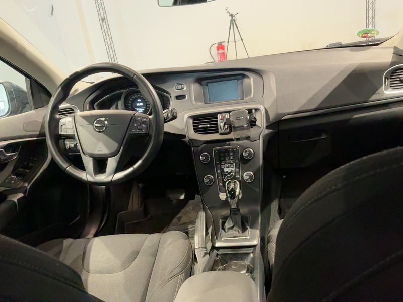 Volvo V40 1.5 Kinetic 2017 – снимка 17