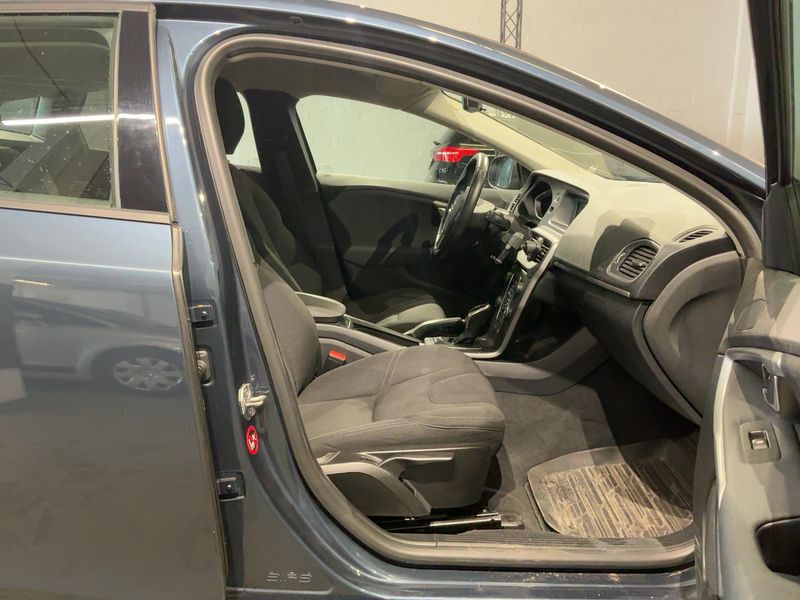 Volvo V40 1.5 Kinetic 2017 – снимка 16