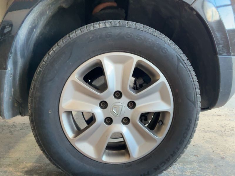 Dacia Duster 1.5 dCi Prestige 4x4 2014 – снимка 11