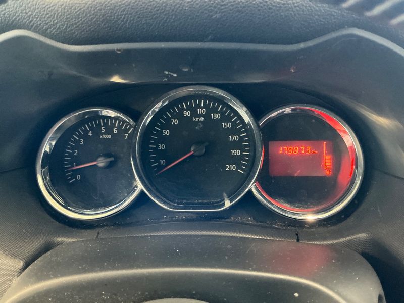 Dacia Duster 1.5 dCi Prestige 4x4 2014 – снимка 18